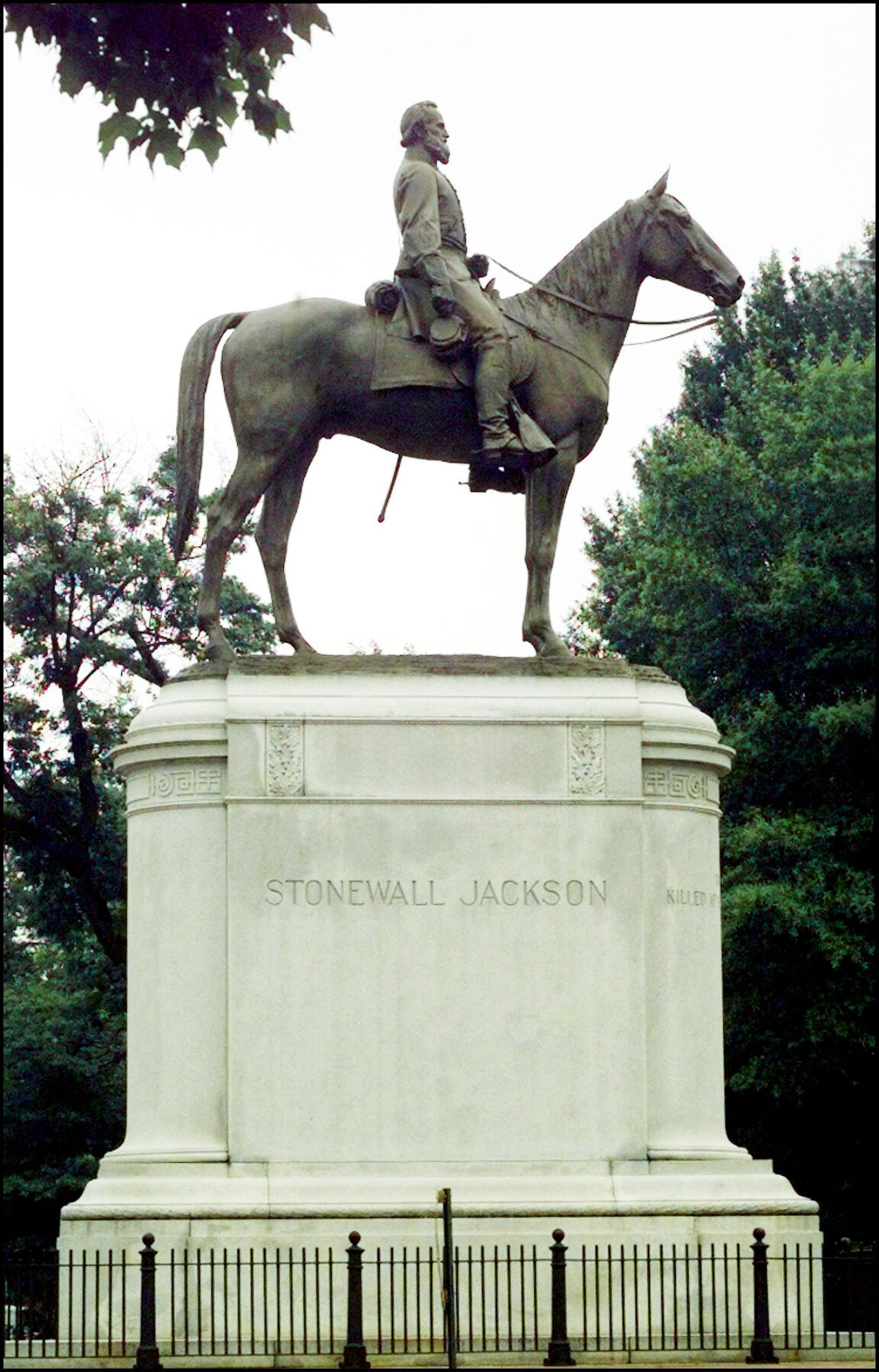 MONUMENT